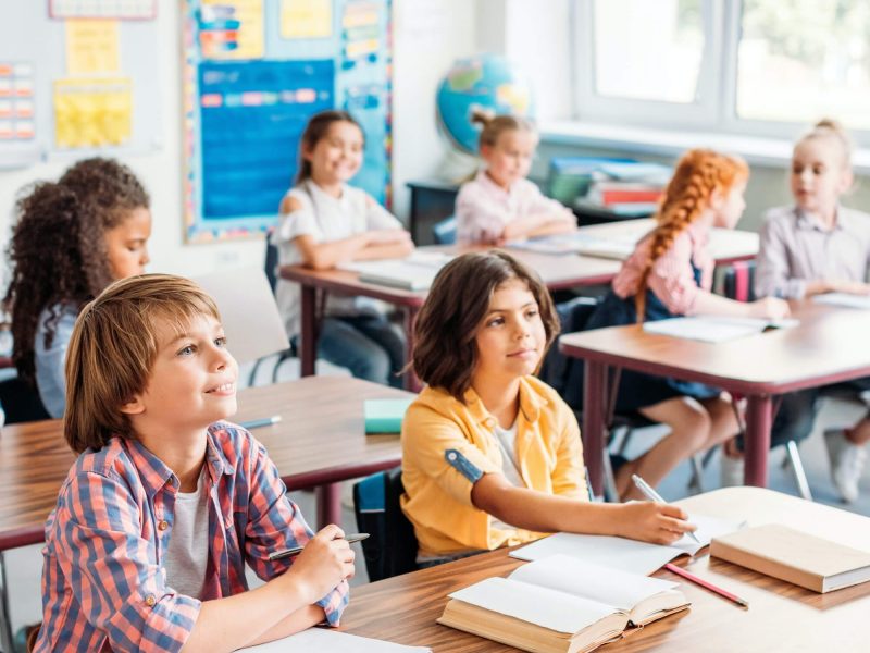 concentrated-little-kids-listening-teacher-in-class-on-lecture-1.jpg